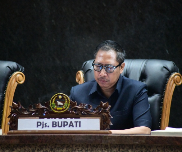 Raperda APBD 2025 Pjs. Bupati Indramayu Sampaikan Jawaban Terhadap Pandangan Umum Fraksi-Fraksi DPRD