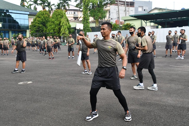 Prajurit Kodam II/Sriwijaya Lasanakan Latihan Cabang Olah Raga Bela Diri Double Stick
