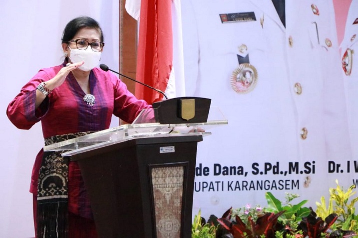 Ketua TP PKK Provinsi Bali Ny Putri Koster, Minta Bupati Kembangkan Potensi Bunga Kasna