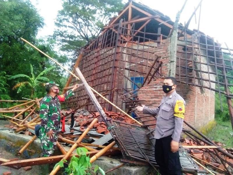 Puting Beliung Rusak Rumah Warga di Siwungkuk Wanasari Brebes
