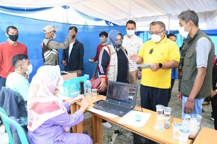 Bupati Sukabumi tinjau vaksinasi di Cicurug dengan tetap terapkan Prokes