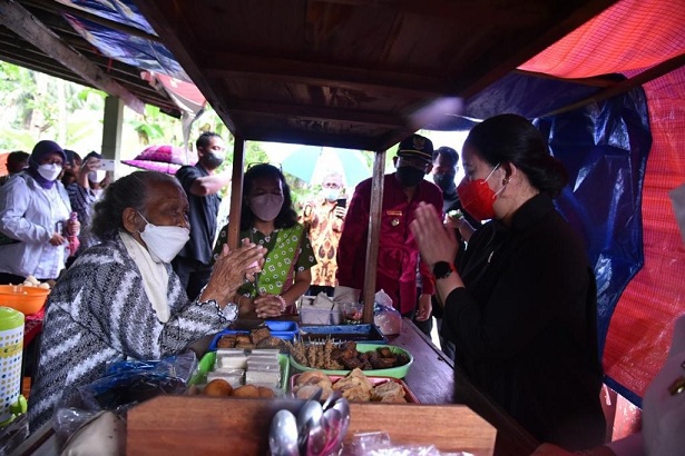 Cinta Kuliner Indonesia, Puan Borong Sego Kucing di Yogyakarta
