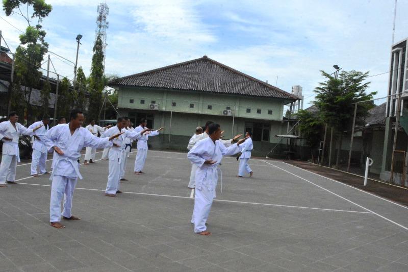 Anggota TNI Kodim Brebes Lanjutkan Berlatih Goju Ryu