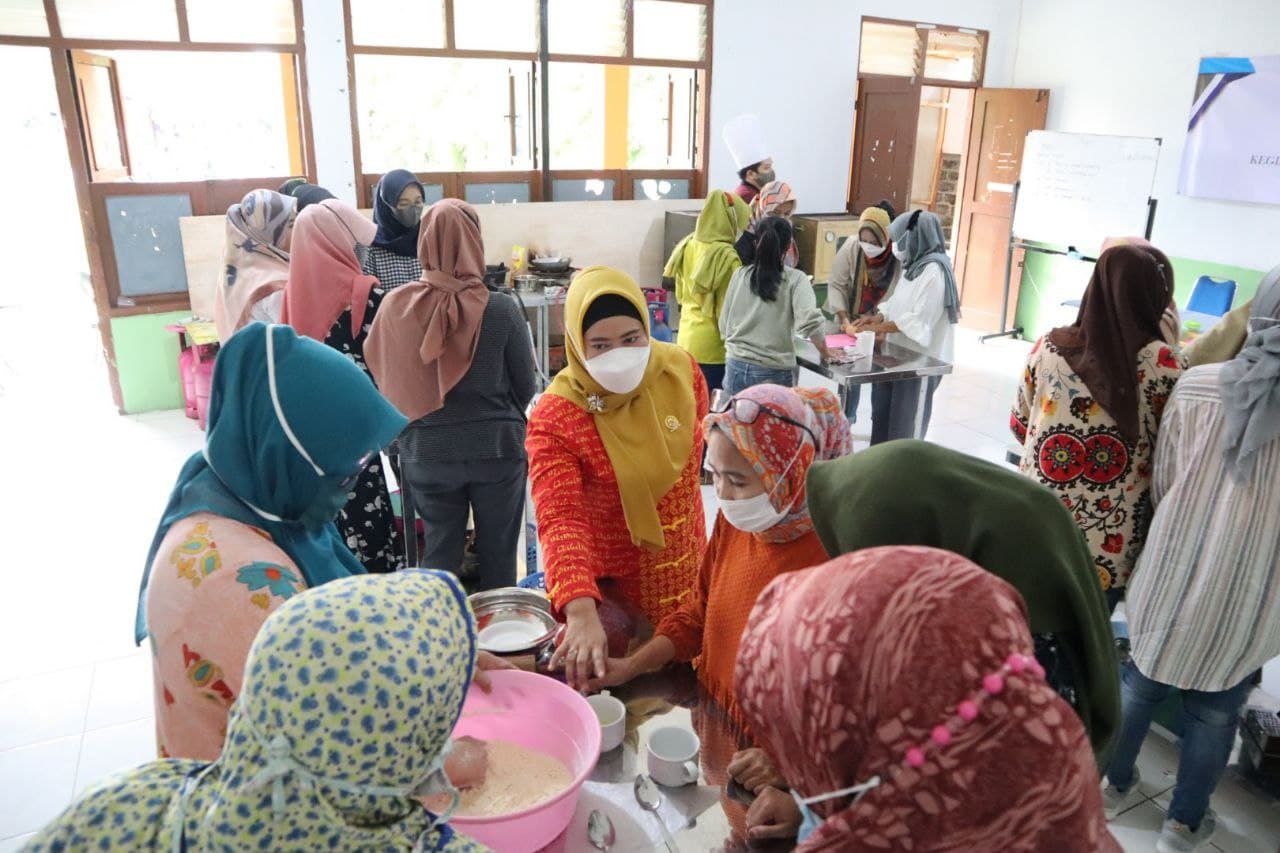 Anggota DPRD Kota Bandung Membuka Kegiatan Pelatihan Pembuatan Pastry