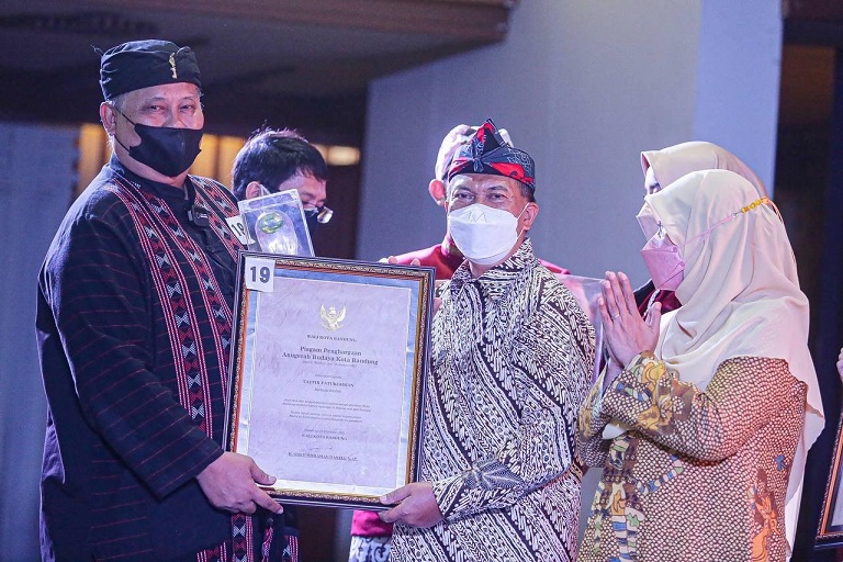 Pemkot Bandung Memberikan Anugerah Budaya Kepada 24 Orang Seniman