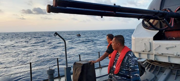Terombang ambing di tengah laut, Nelayan Natuna akhirnya ditemukan Kapal Perang TNI AL