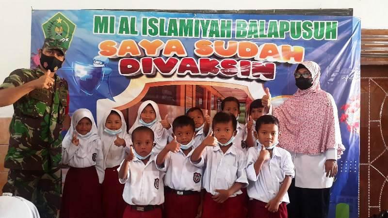 Anak-anak MI Al Islamiyah Tangerang Juga Telah Divaksinasi Sinovac