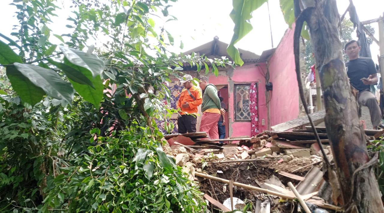 Satu Rumah Di Parungkuda Sukabumi Rusak Diamuk Angin Kencang
