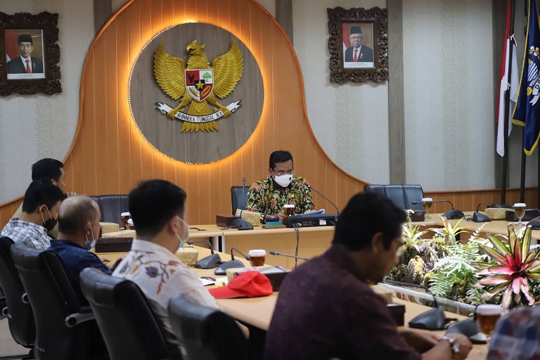 Ketua DPRD Kota Bandung Tedy Rusmawan Memimpin Rapat Badan Musyawarah