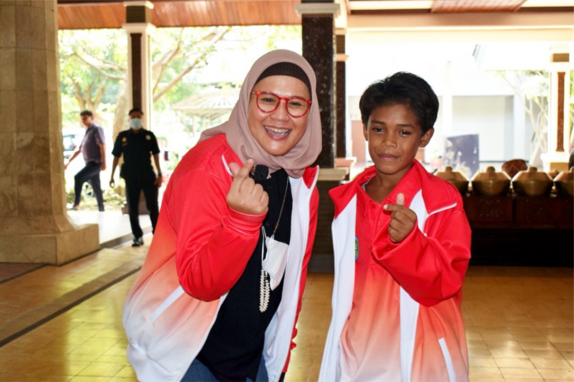 Bupati Nina Agustina Lepas Peserta Tim Kontingen Olahraga Tradisional Kabupaten Indramayu