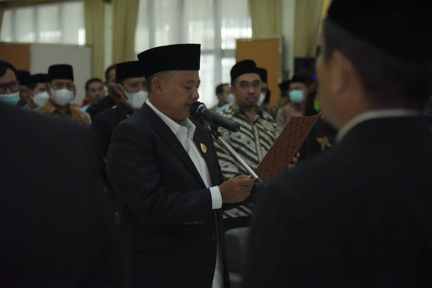 Uu Ruzhanul Ulum Melantik 21 PPIH Embarkasi Jakarta - Bekasi Tahun 2022