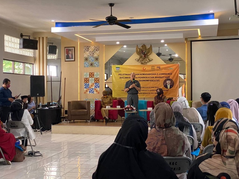 Wakil Ketua DPRD Kota Bandung Hadiri Pelatihan Desain Kemasan dan E-Commerce