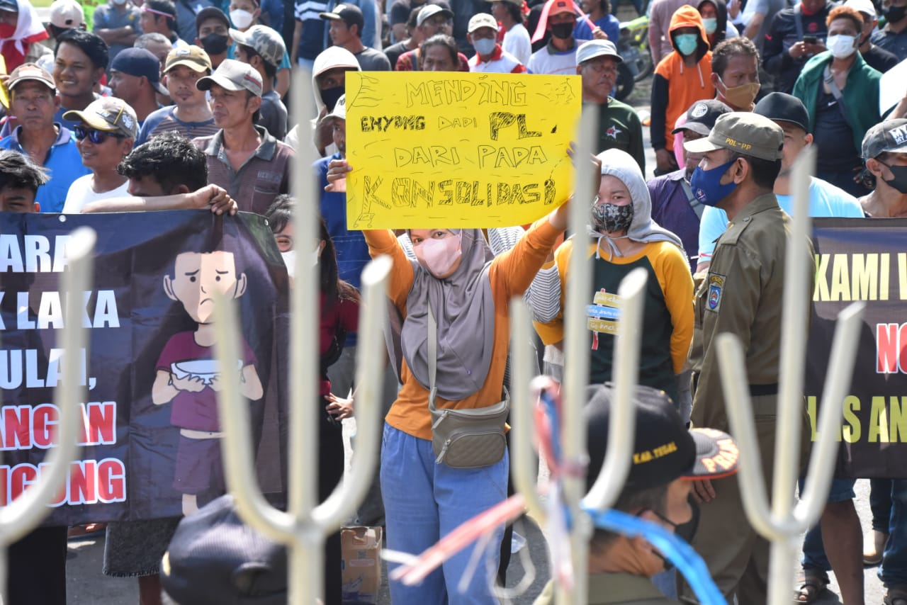 Temui Demonstran, Bupati Umi: Tidak Semua Proyek Dikonsolidasi