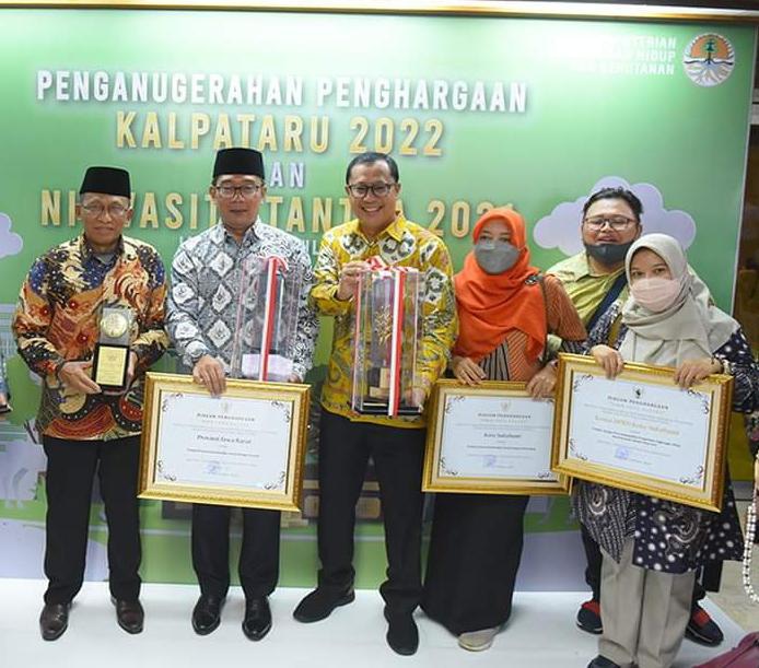 Pemkot dan DPRD Kota Sukabumi Raih Penghargaan Juara 1 Kota Sedang dari Kementerian LHK