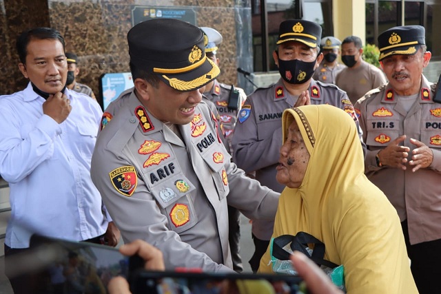 Polresta Cirebon Salurkan 1000 Paket Bansos ke Warga Terdampak Kenaikan Harga BBM