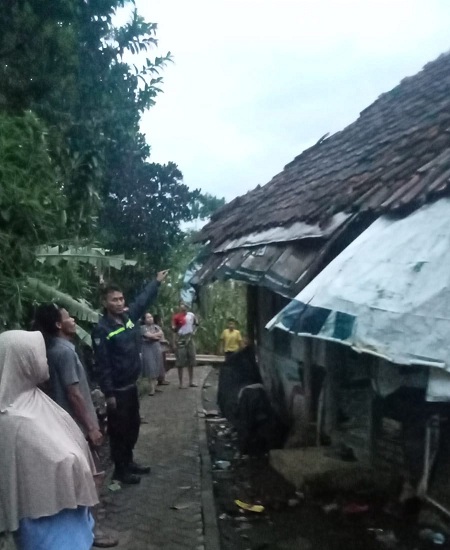 Sedikitnya 22 Unit Rumah Alami Kerusakan Akibat Diterjang Hujan Lebat di Garut