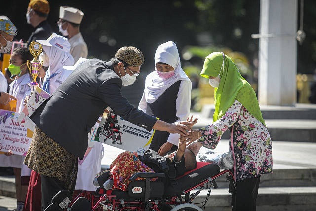 Upacara peringatan Hari Jadi ke-212 Kota Bandung (HJKB) Kota Bandung berlangsung khidmat