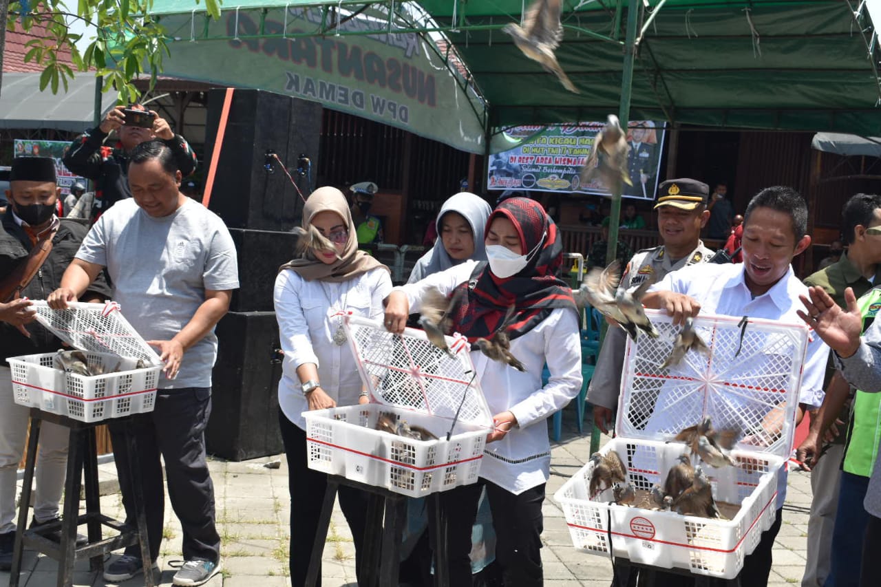 Dandim Demak Hadiri Festival Kontes Burung Berkicau Dalam Rangka Memperingati HUT TNI Ke 77