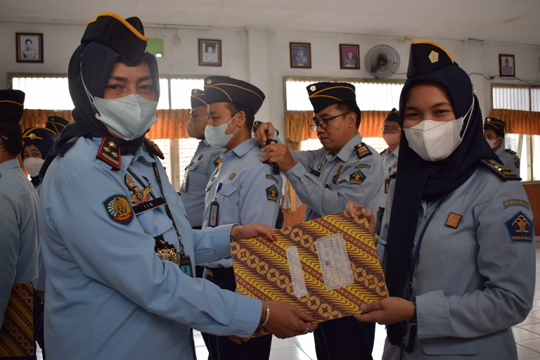 Bapas Semarang Selenggarakan Pelantikan Kenaikan Pangkat Pegawai