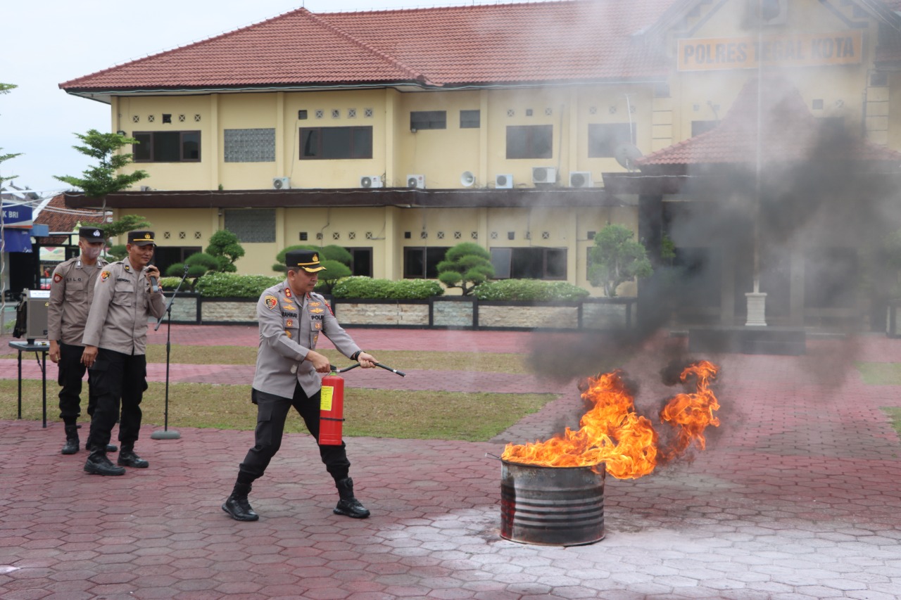 Polres Tegal Kota Gelar Latihan Pemadaman Kebakaran