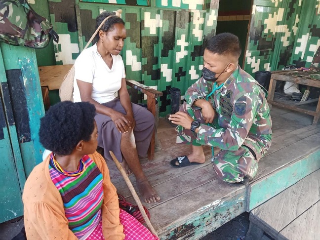 Mama Papua Datangi Pos Satgas Yonif Raider 142/KJ Sampaikan Keluhan