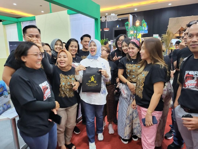 Nur Asia Uno jadi Rojali dan Berbagi Pengalaman Kepada Pelaku Usaha Kerajinan di Travel Exchange ATF