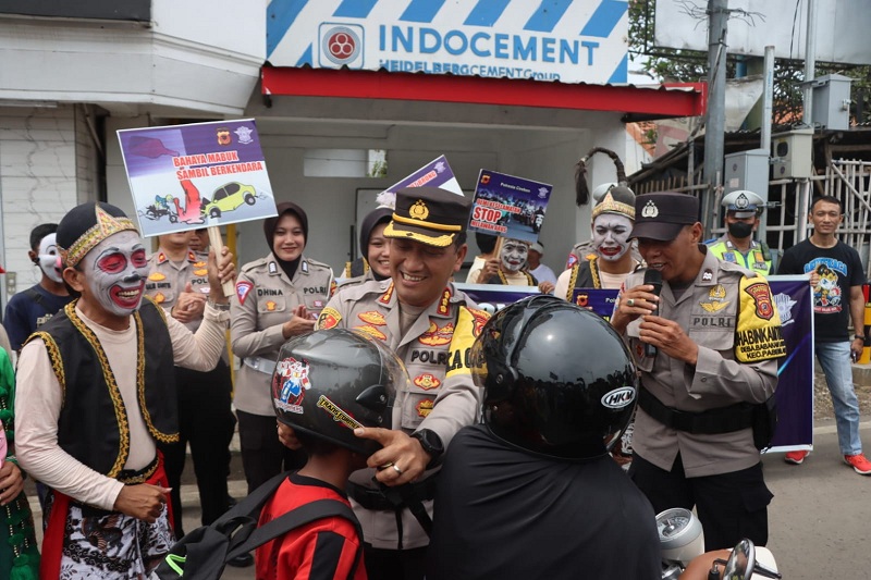 Operasi Keselamatan Lodaya 2023 Polresta Cirebon Libatkan Penari Topeng dan Punakawan