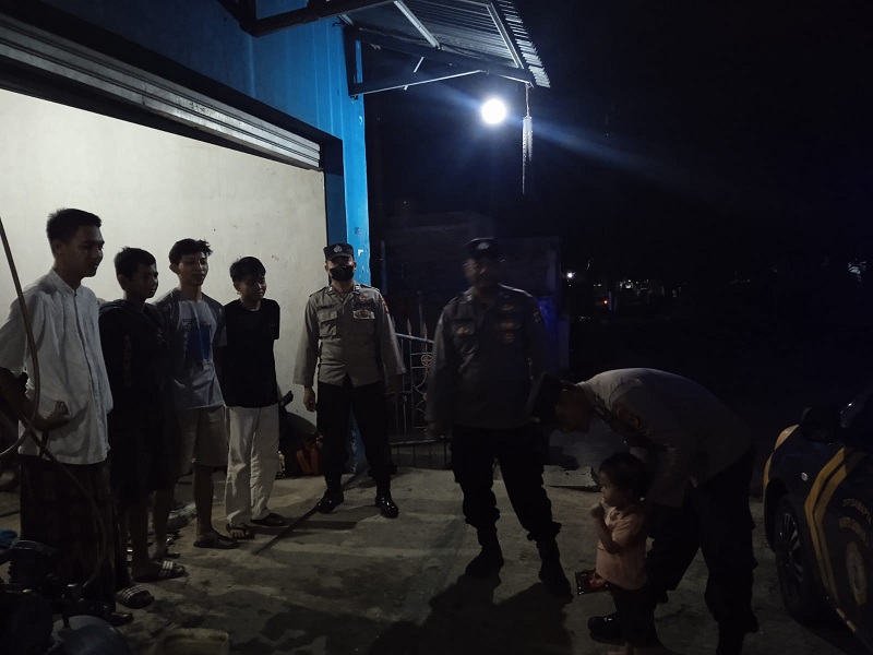 Cegah Kriminalitas Malam, Personil Polsek Sedong Polresta Cirebon Lakukan Patroli