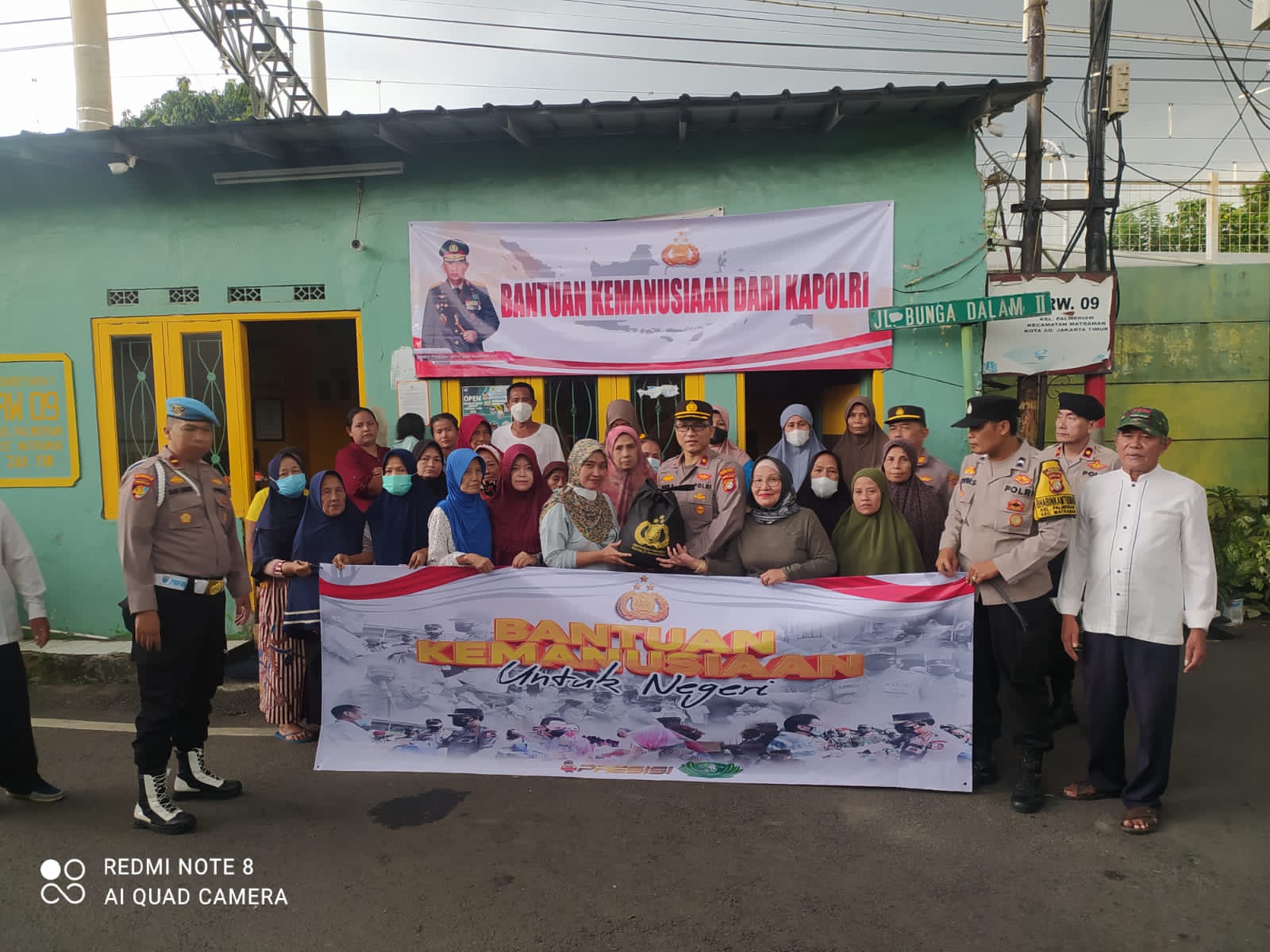 Polres Jakarta Timur Salurkan 1000 Paket Sembako di 4 Lokasi Sesuai Instruksi Presiden