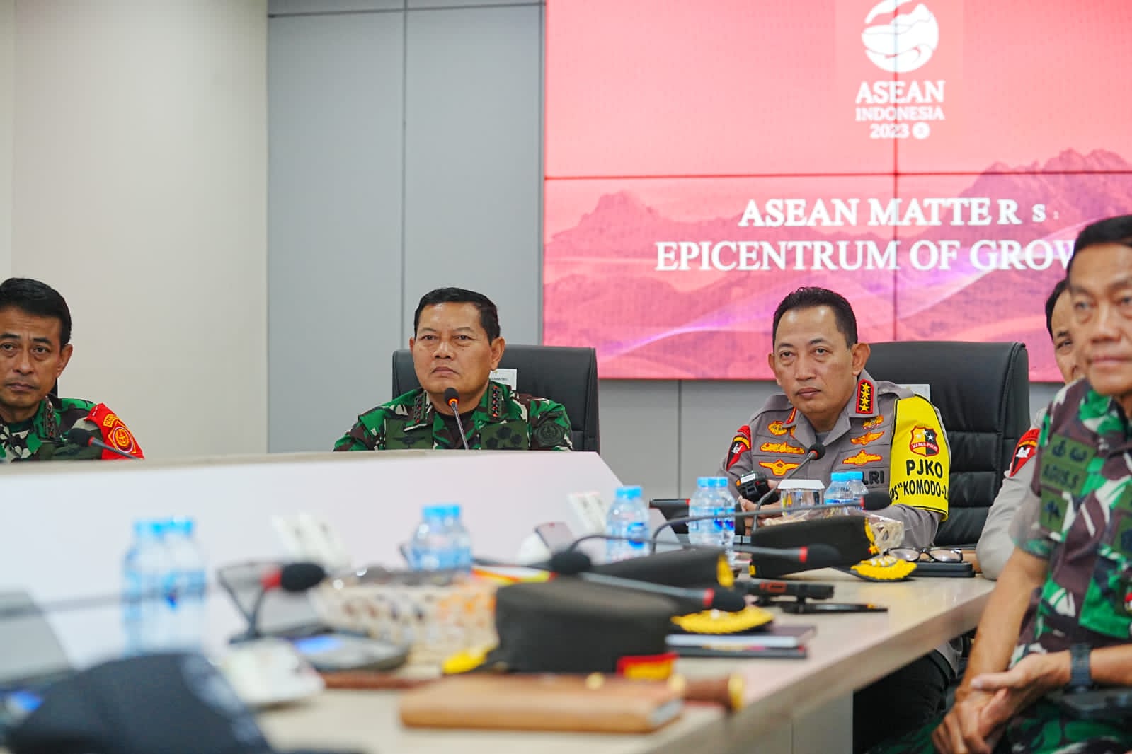 Tinjau 91 Command Center, Kapolri dan Panglima TNI Pastikan Kesiapan Personel Jelang KTT ASEAN