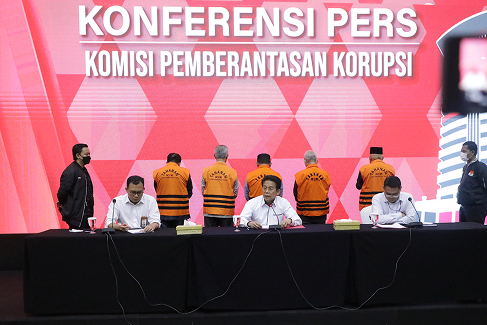 KPK Tahan 5 Anggota DPRD Jambi Tersangka Penerima Suap