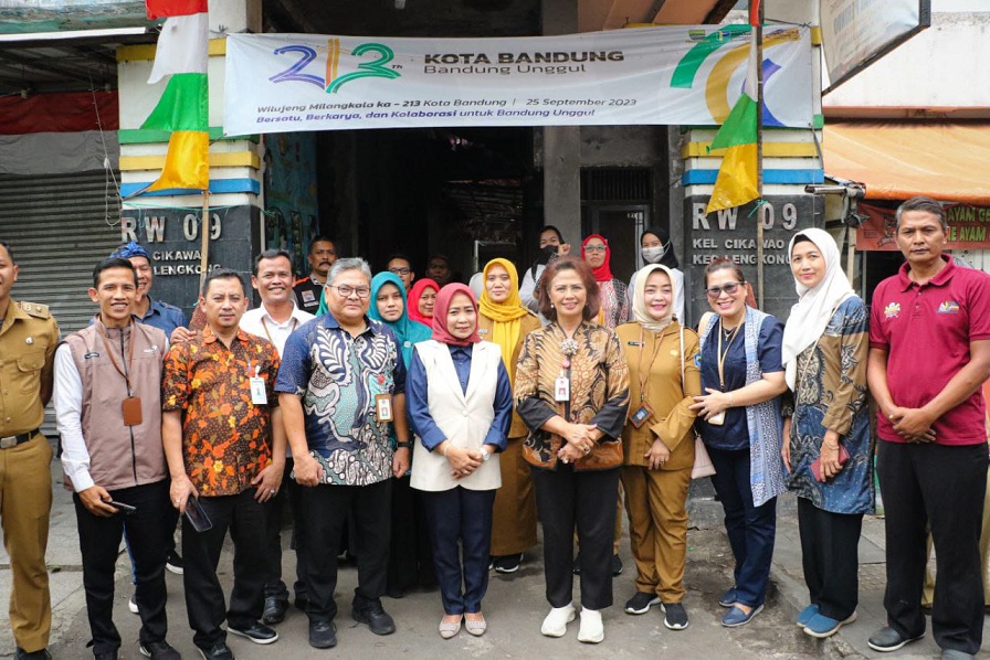 Tim Kota Bandung dan Kemenko PMK Kunjungi Keluarga Berisiko Stunting
