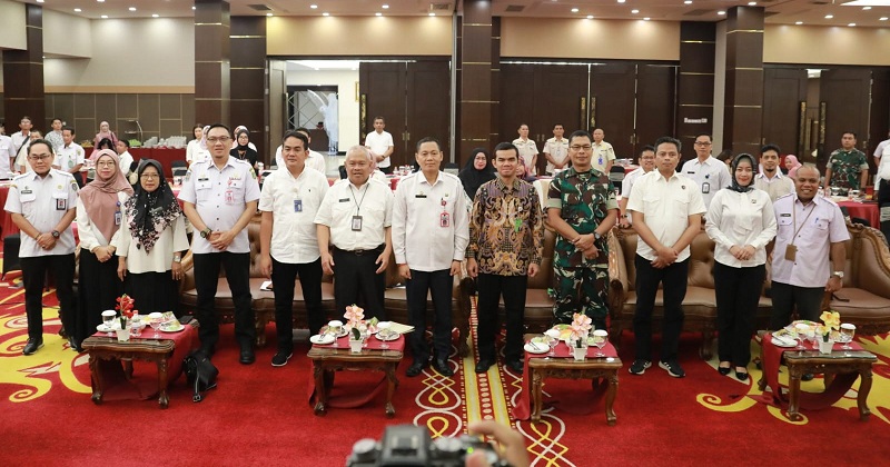 Yuas Elko Staf Ahli  Gubernur Kalteng Membuka Rapat Koordinasi Pengendalian Inflasi Daerah