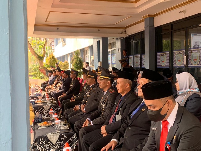 Kasubag TU Hadiri Upacara Hari Pahlawan di Kantor Bupati Kabupaten Banjar