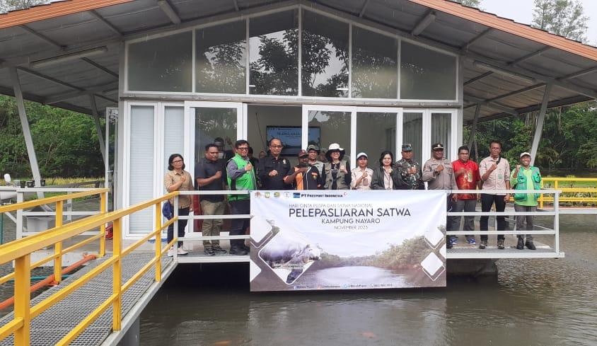 Danramil Kuala Kencana Hadiri Pelepasliaran Satwa Liar Endemik Papua (Kura-Kura Moncong Babi)