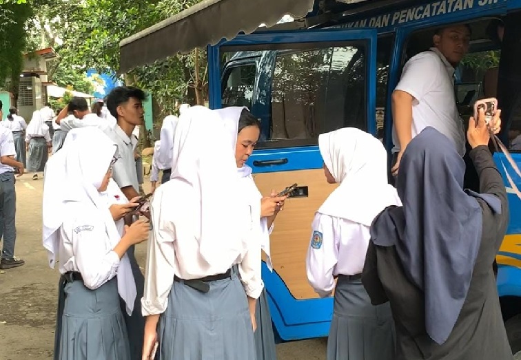 Disdukcapil Kota Bandung Menggelar (KTP-el) ke Sekolah Disambut Antusias