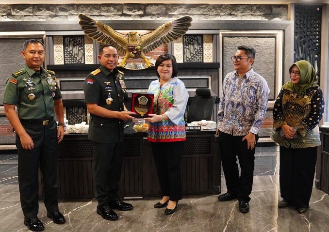 Panglima TNI Jenderal TNI Agus Subiyanto menerima Audiensi Ketua Komnas HAM