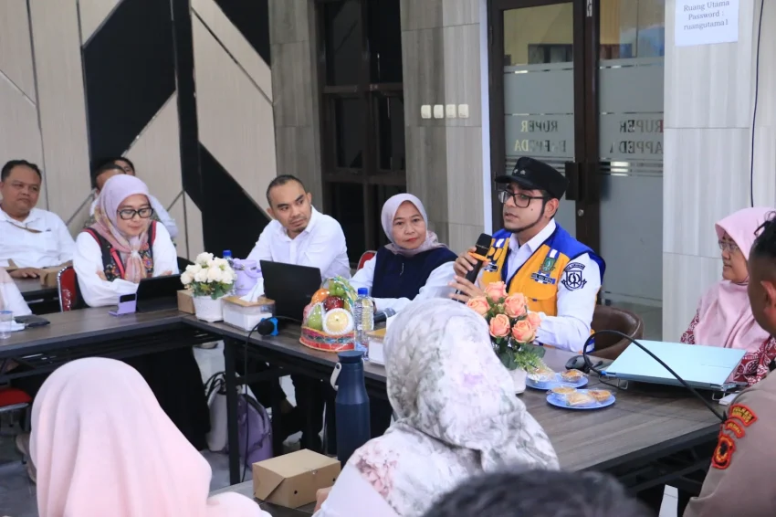 Wakil Walikota Sukabumi saat memimpin rakor Bappeda Kota Sukabumi 03 Desember 2025
