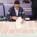 Foto: Polda Metro Jaya menangkap 16 tersangka pemalsuan meterai dan menyita barang bukti 3,4 juta lembar meterai palsu. (dok. Istimewa)