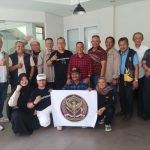 lempar pisau